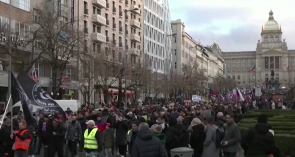 Поскъпването на  живота предизвика хиляди чехи да протестират в центъра